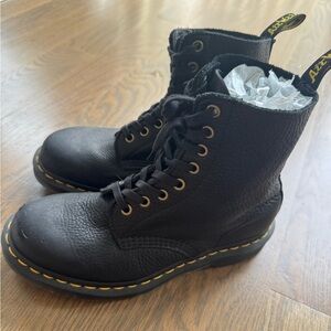 Dr. Martens 1460 Pascal Boot Woman 7 Black Leather Combat8-eye Yellow Stitch y2k